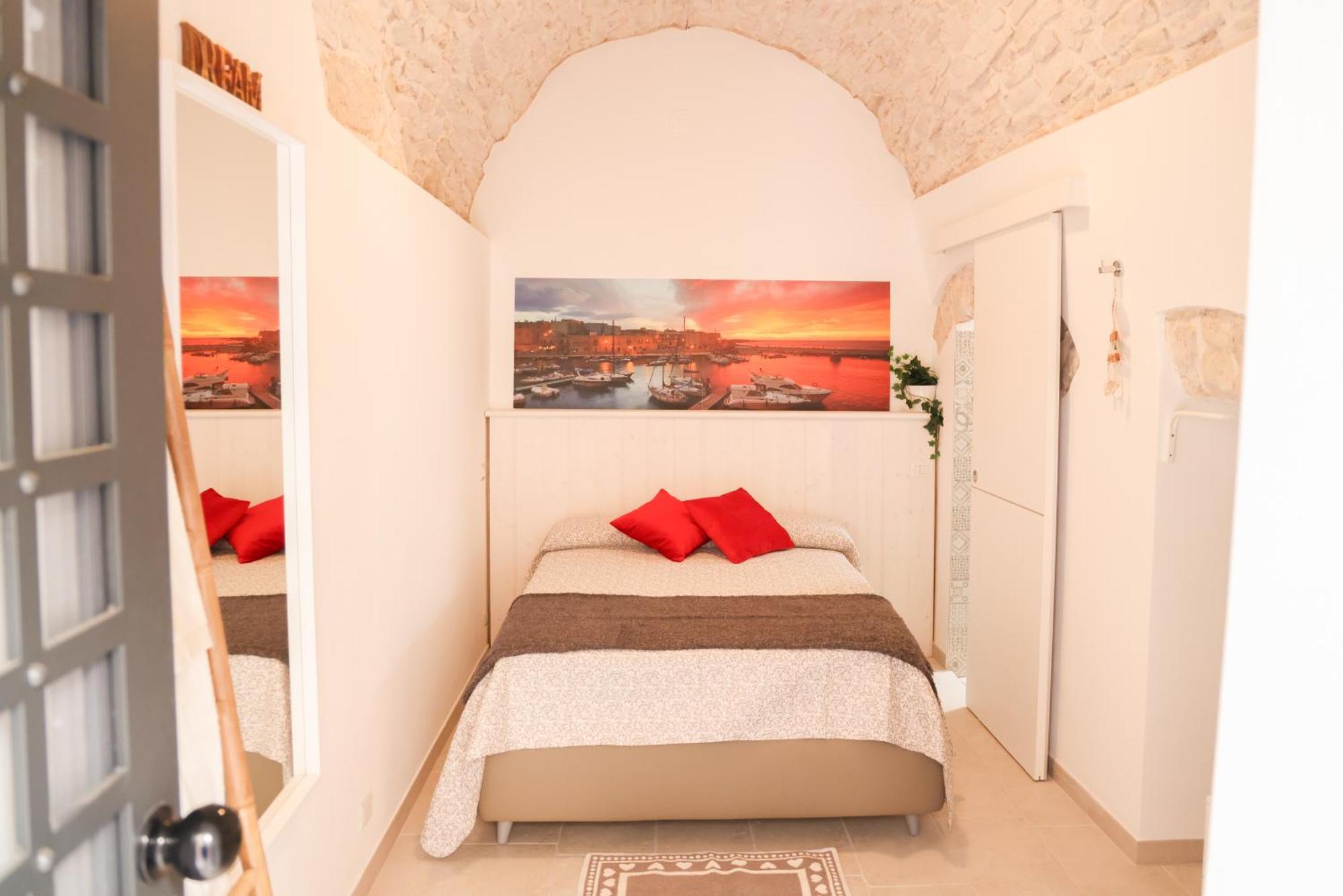 Room 20 - Piccola Camera In Pietra Bianca Giovinazzo Exterior photo