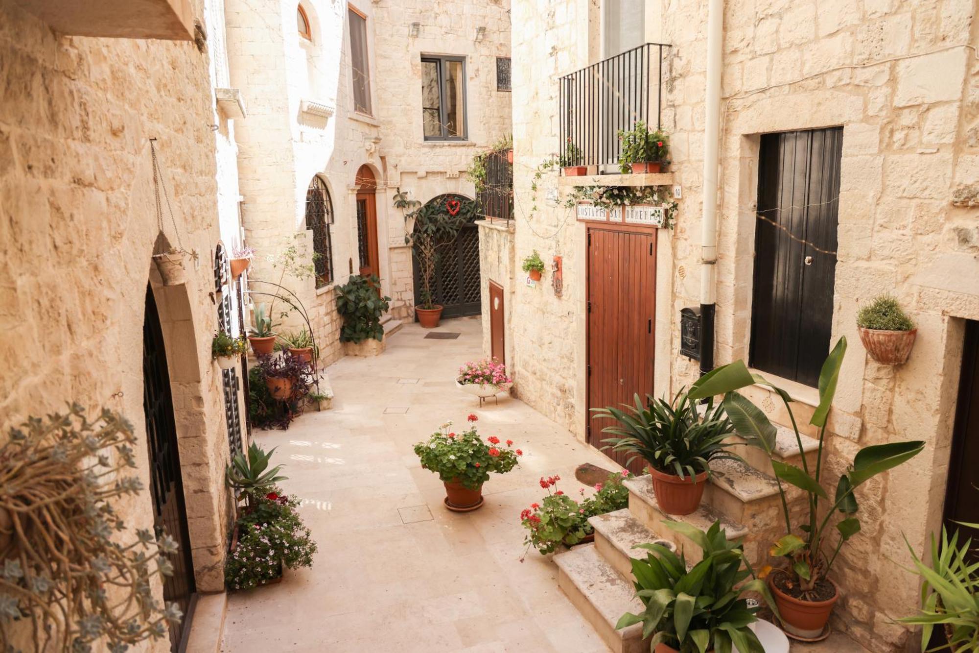 Room 20 - Piccola Camera In Pietra Bianca Giovinazzo Exterior photo